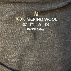 NWOT Classic Black Women's 100% Merino Crew Neck Top Shirt size Medium M